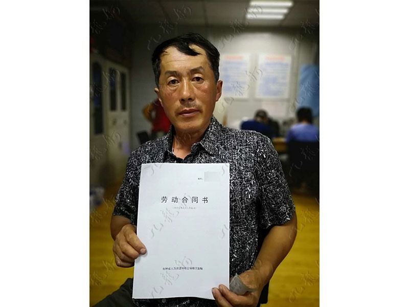 张先生 木工班组负责人 40 JLG000295 1554103635 